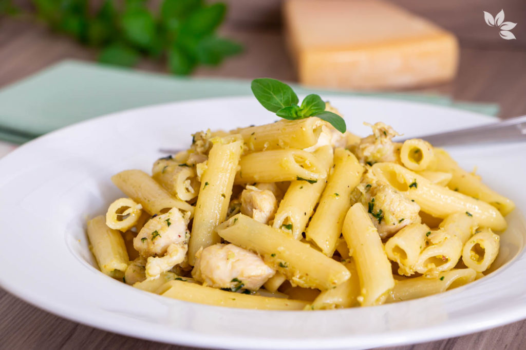 Receita de Macarrão ao Molho Pesto com Frango