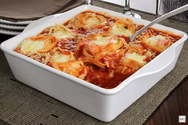 Macarrão de forno cremoso com presunto e queijo