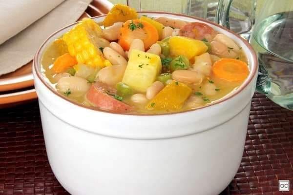 Feijoada de legumes com calabresa