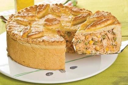 Torta de Frango com Catupiry e batata palha