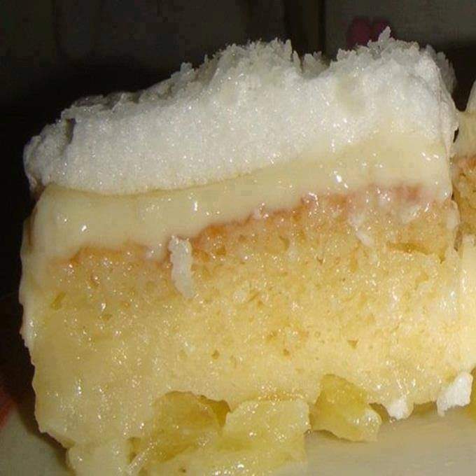 Bolo de abacaxi com creme