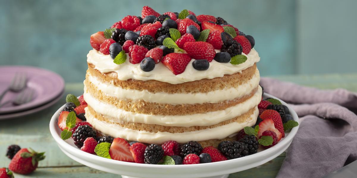 Bolo Pelado (Naked Cake) com Morangos