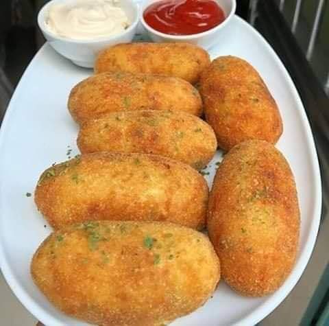 BOLINHO DE BATATA COM BACON E QUEIJO