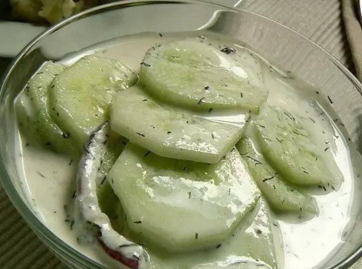 pepino cremoso e a salada de hortelã