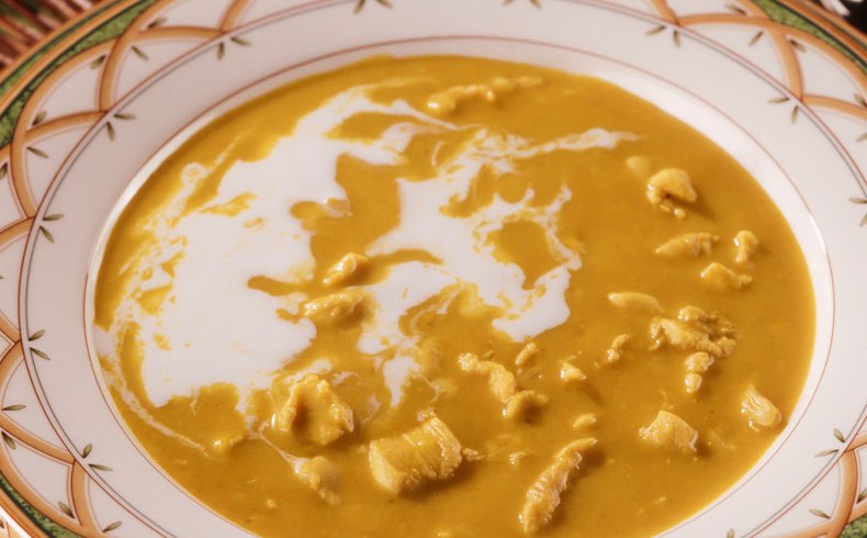 Sopa de frango tailandesa