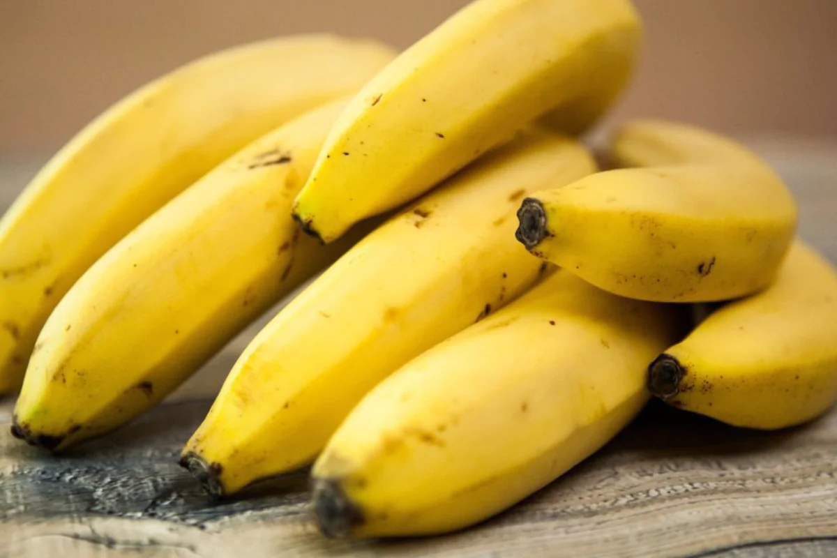 4 RAZÕES PELAS QUAIS VOCÊ DEVE EVITAR COMER BANANAS NO CAFÉ DA MANHÃ SE ESTÁ TENTANDO EMAGRECER