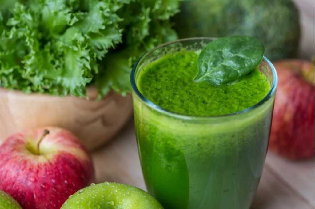 Controle o colesterol com este poderoso suco detox