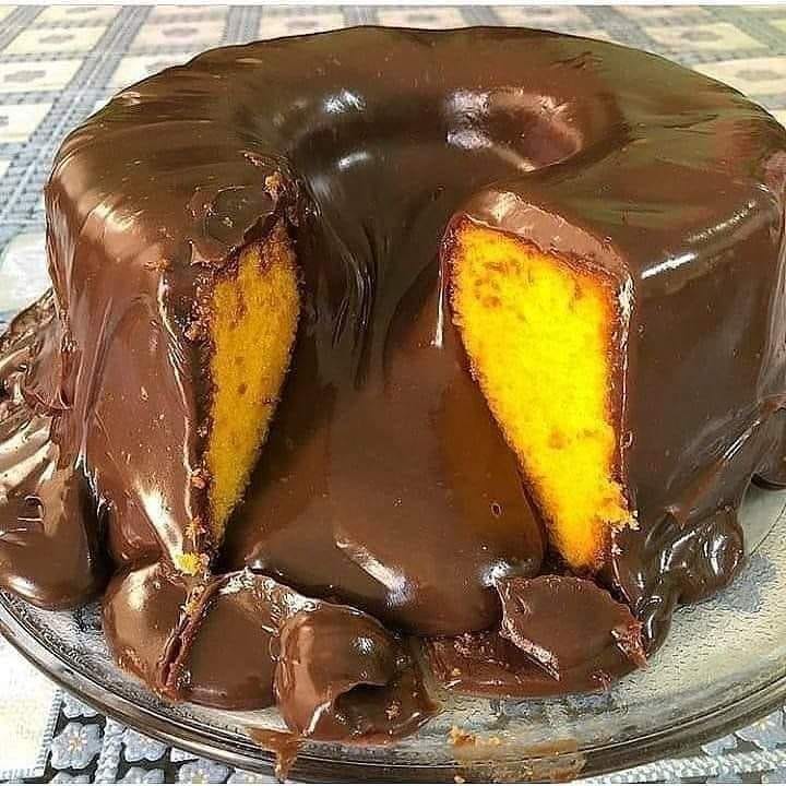 Bolo de cenoura fofinho com cobertura de chocolate