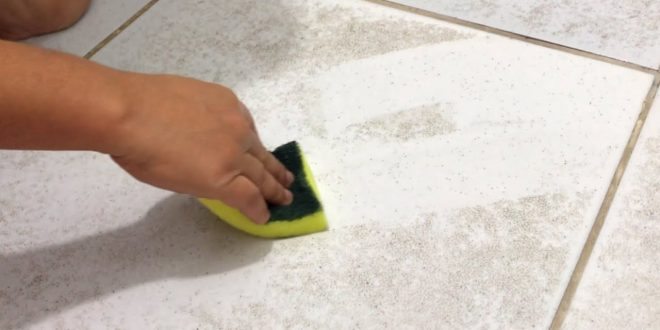 Ela tirou o encardido do piso sem força e com 2 ingredientes