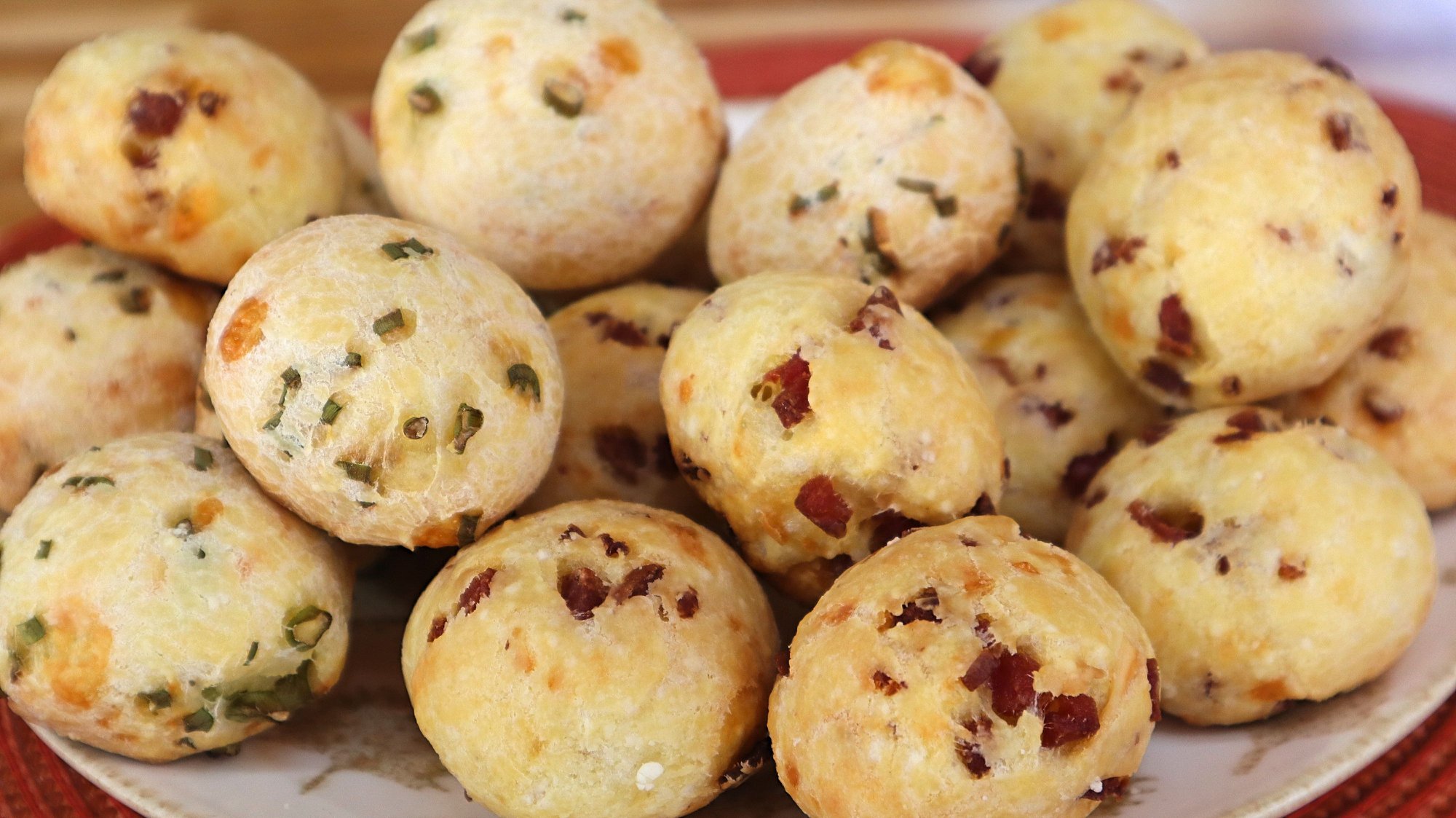 Pão de Queijo com Calabresa Delicioso e Fácil