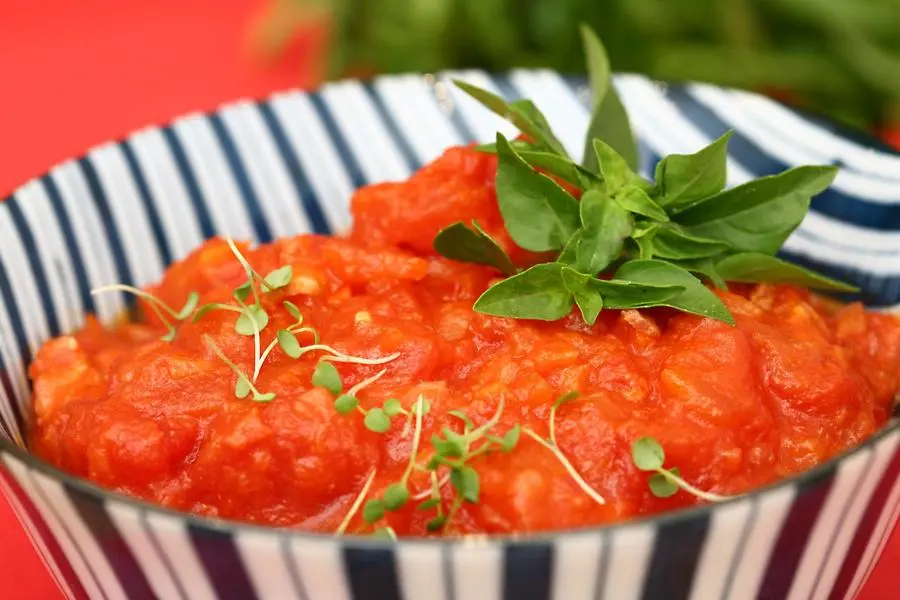 Como fazer molho de tomate com manjericão e pasta de alho com ricota e caldinho cremoso de feijão