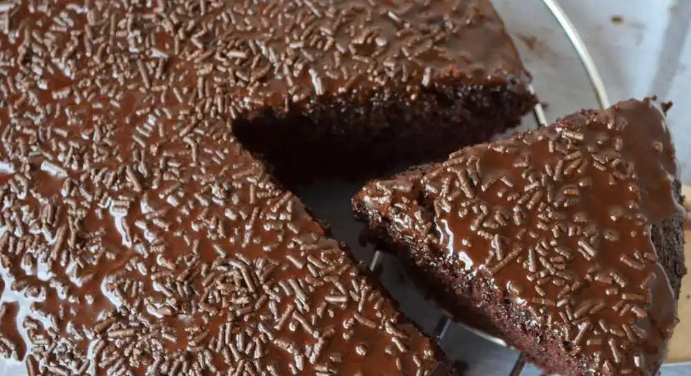 Como fazer bolo de chocolate com cobertura de brigadeiro e bolo de chocolate com baileys