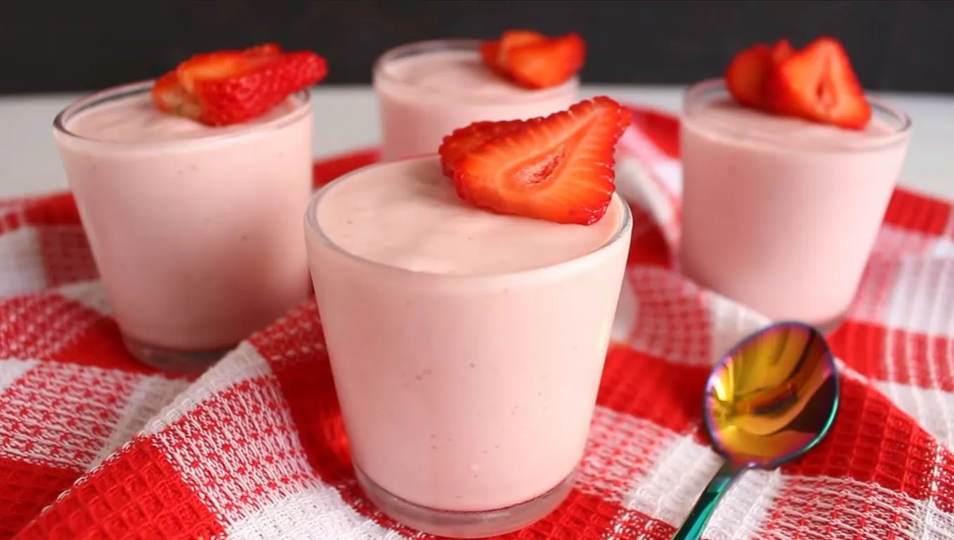 5 Passos para Fazer um Mousse Cremoso de Morango Feito com a Fruta