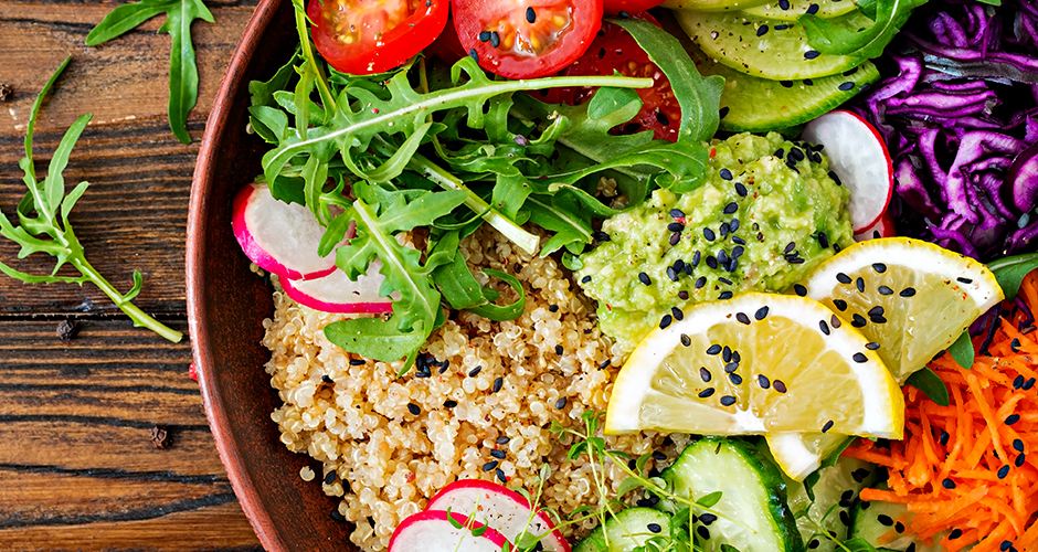 7 Motivos para Experimentar a Salada de Quinoa com Legumes Grelhados