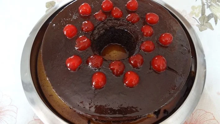 Bolo Pudim Decorado e Torta Gelada de Coco