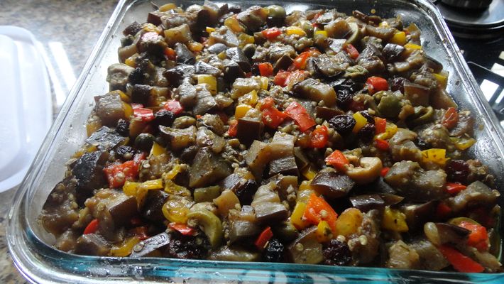 Caponata de Berinjela e Filé ao Molho Madeira: Uma Harmonia de Sabores