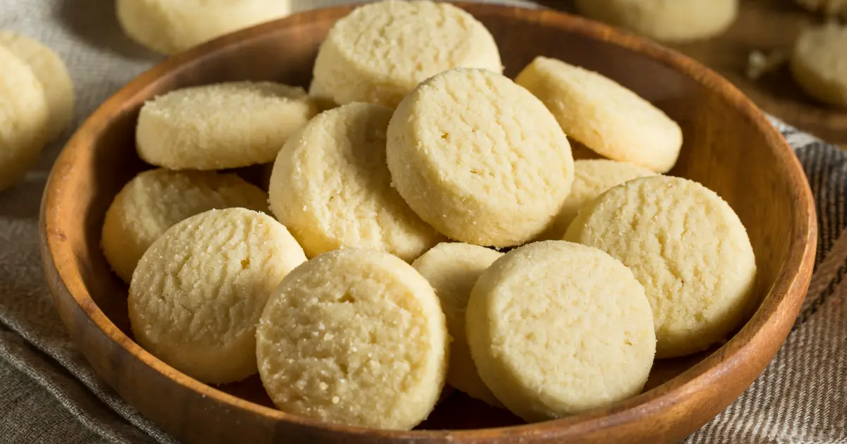 Biscoitos Amanteigados de Queijo e os Biscoitos de Maizena com Leite Ninho