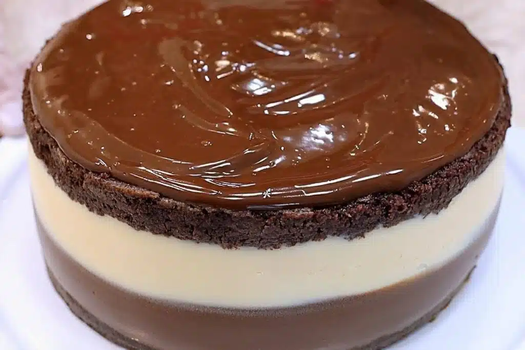  Bolo de Chocolate Trufado com Cobertura de Ganache 